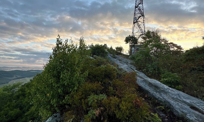 Mendota House | Cozy Mountain Retreat: Guest Rated 10/10 with Free Wi-Fi