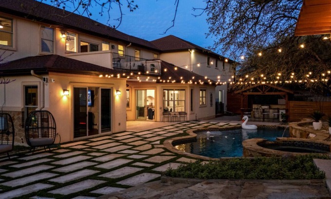 River Ridge House | Epic Retreat | Pool, Pickleball, Games, Playground