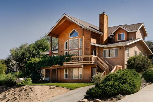Kernville House | Stunning Epic View House with Scenic Hilltop Retreat