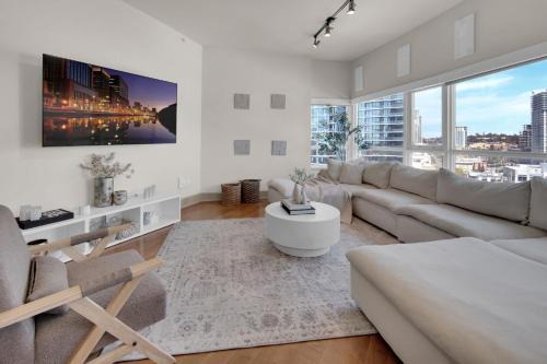 East Village Apartment | Epic Views Elegance 2B2B Penthouse Retreat
