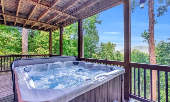 Walnut Mountain Cabin | Relaxing Stay with Hot Tub & Scenic Views for 6 Guests