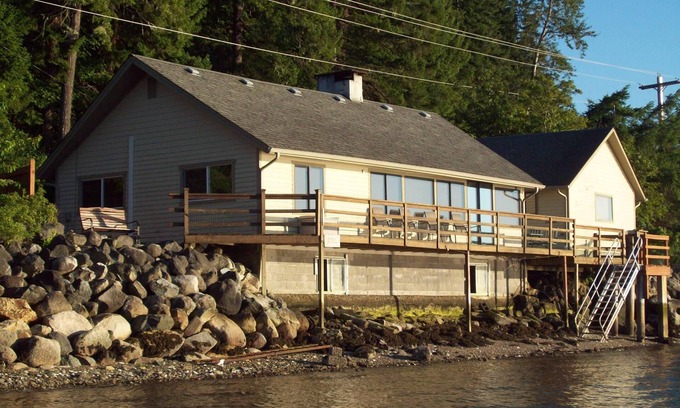 Union House | Unforgettable Waterfront Views at Alderbrook Beach House