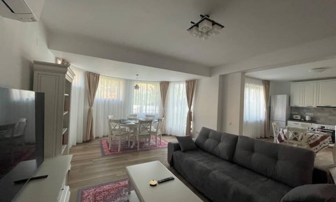 Sector 1 Apartment | Family-Friendly Epica @Iarca Inn with Kitchen & Breakfast
