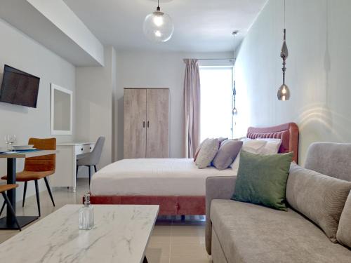 Platanitis Apartment | Epipleon Luxury Suites: Oceanfront Haven with Scenic Views