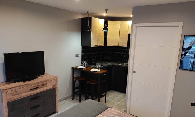 Moret-Loing-et-Orvanne Apartment | Renowned Chambre d'hôtes de l'écluse d'Episy with Spa