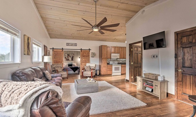 Ladiesburg House | Delightful Pet-Friendly Escape on a Horse Breeding Farm