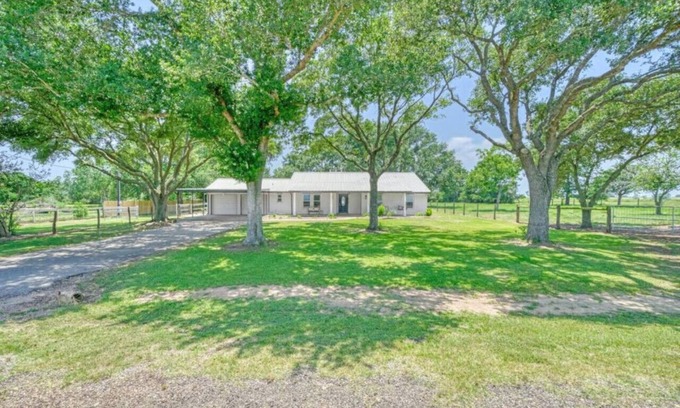 Lissie House | Equestrian Hideaway: Family-Friendly Fun at Splashway Waterpark