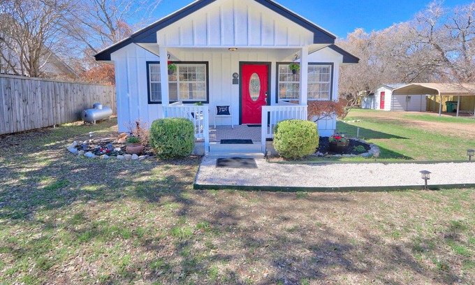 Johnson City House | Equilibrium - Close to wineries with Hot tub!
