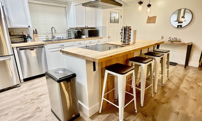Metzger House | Comfortable Home with Kitchen & Pet-Friendly Amenities
