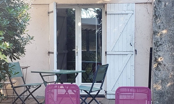 Ledenon Apartment | Equipped studio, between Nimes and Uzes