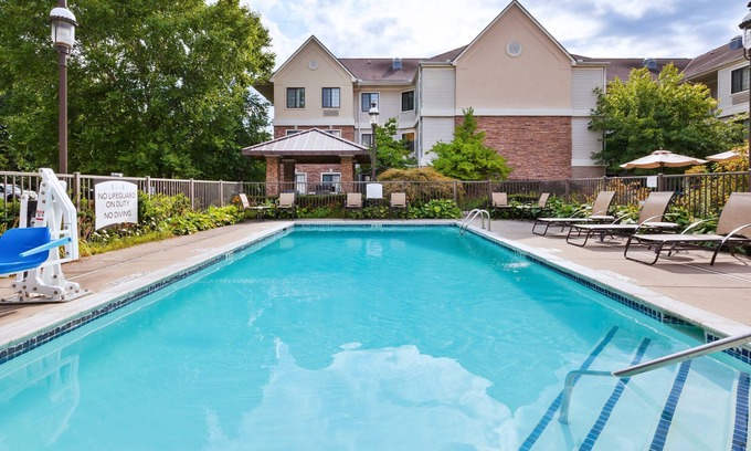Utica Apartment | Equipped Suite | Free Daily Breakfast, 24h Business Center + Seasonal Pool
