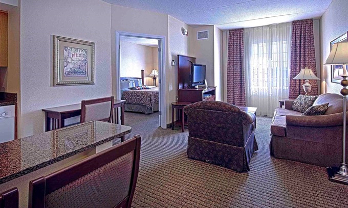 Graysville Condo | Modern Suite with Pool & Gym Access Near Hamilton Place Mall