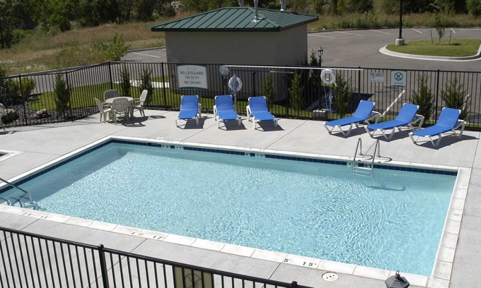 Northwest Colorado Springs Condo | Comfortable Suite with Seasonal Pool Access and Business Center