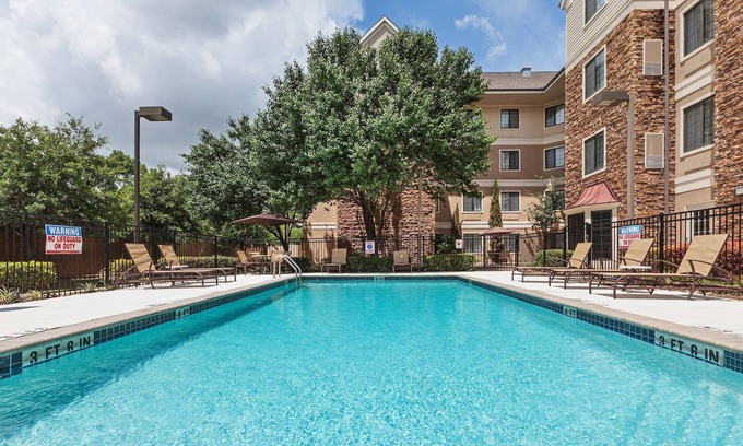 Round Rock Original Plat Apartment | Equipped Suite with FREE Buffet Breakfast, Gym Access + Air-Conditioning