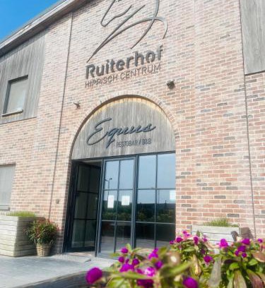 Bredene Bed & Breakfast | Inviting Ruiterhof B&B/Hostel with Hot Tub & Breakfast