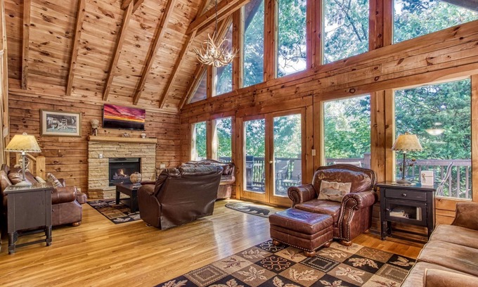 Pigeon Forge Cabin | Smoky Mountain Escape: Family-Friendly Cabin Near Town