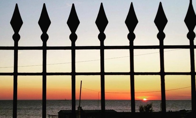 Pizzolungo Apartment | Oceanfront Retreat at Ercole Home with Family-Friendly Perks