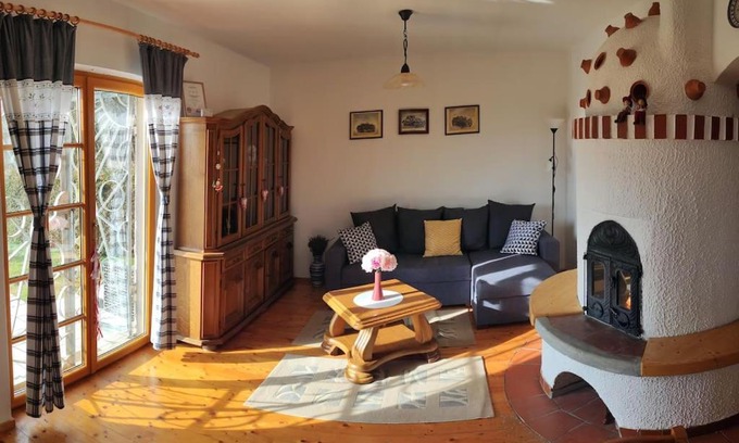 Kehidakustany House | Child-Friendly Retreat at Erdőszélén Házikó Vendégház