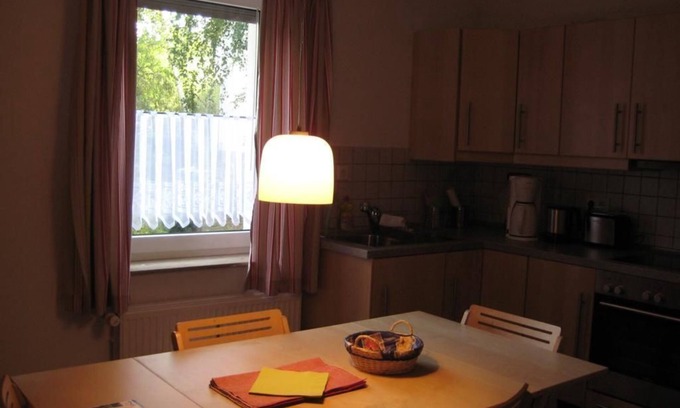 Neheim Apartment | Cozy Erdgeschoss 48 - Gästehaus Müller with Family Amenities