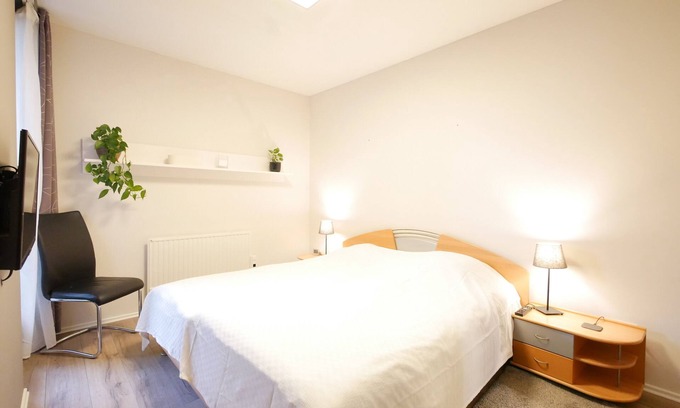 Osnabrueck Apartment | Quiet Central Apartment with Private Parking and Spa Amenities