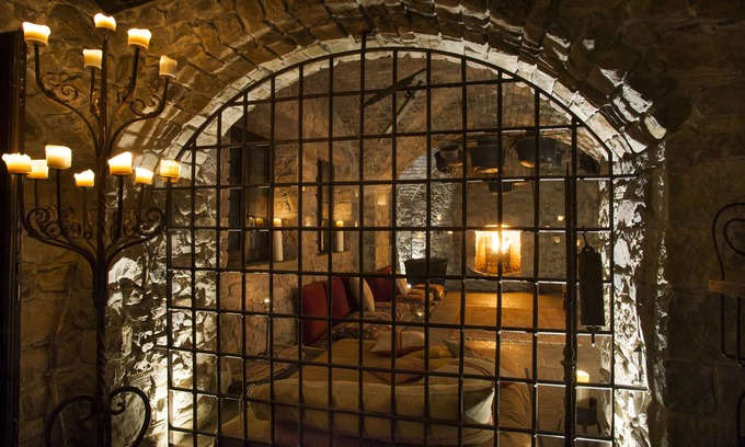 Parrano House | Discover Eremito: Eco-Friendly Retreat with Spa & Dining