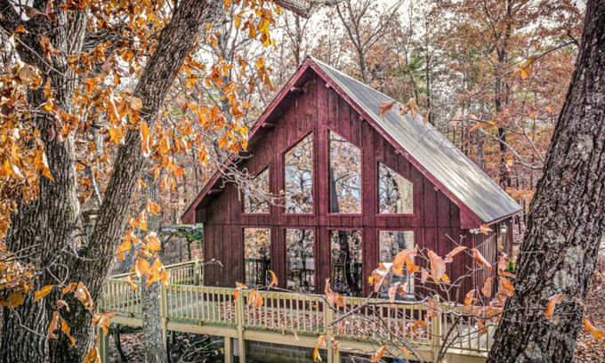 Mentone Apartment | Breathtaking Mountain Views Just Minutes from Historic Mentone