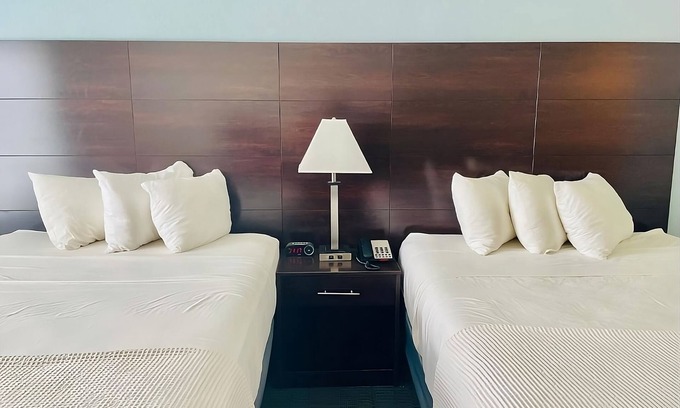 Cuero House | Ergonomic Resort with 4 Unique Units Near Holy Cross