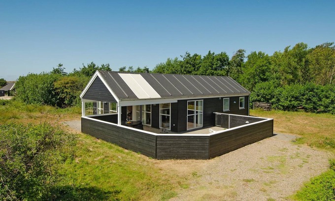 Rindby Strand House | Cozy Oceanfront Retreat "Erich" - Explore Sea Views Nearby