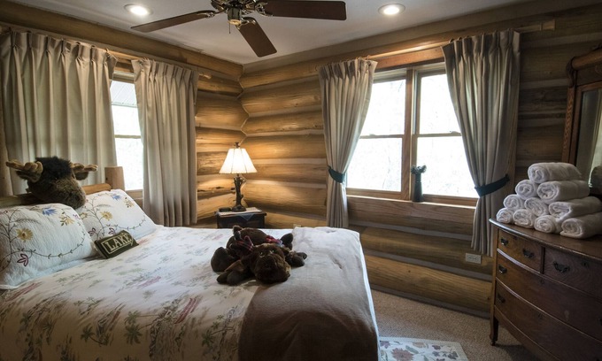 Cherokee Cabin | Erikas Dream: Handcrafted Log Cabin with Spa & River Views