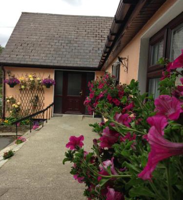 Moyard Bed & Breakfast | Discover Eriu Lodge: Guest Rated 9/10 with Breakfast Included