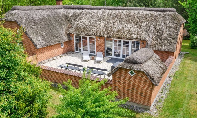Husby House | Relax at "Erla" - Oceanfront Retreat with Pool & Spa