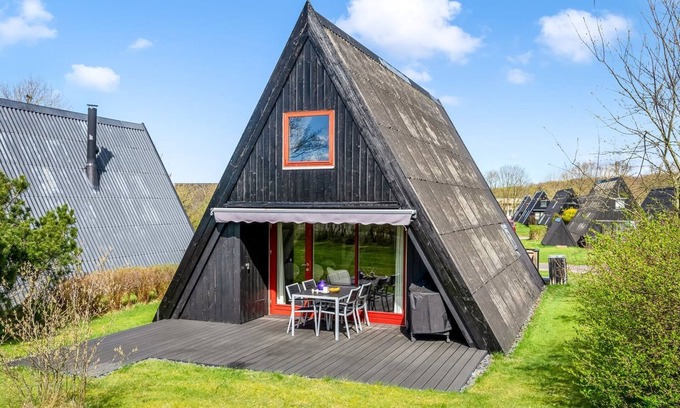 Gatten House | Discover Erly: Oceanfront Retreat Near Inlet and Lake Views