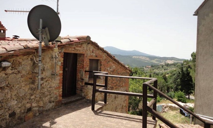 Castiglione d'Orcia House | Discover Ermione: Pet-Friendly Retreat in Val d'Orcia
