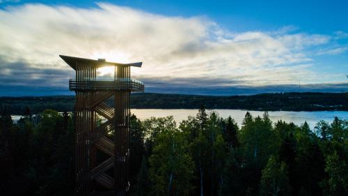 Lac-Bouchette Hotel | Relax at Ermitage Saint-Antoine with Ocean Views & Breakfast