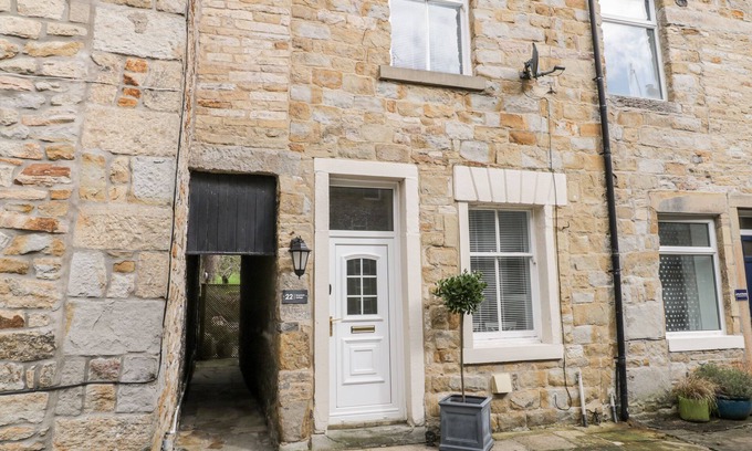Skipton Cottage | Relax at Ermysted's Cottage with Garden in Skipton