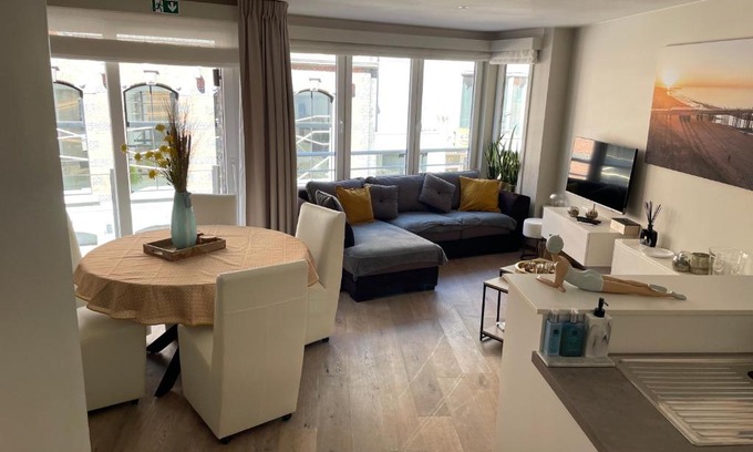 Blankenberge Apartment | Discover ERNA: 4-Star Family-Friendly Retreat with Dining