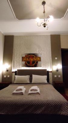 Loutraki Apartment | Cozy Erodios Guesthouse: Child-Friendly with Hot Tub