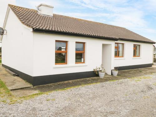 Ballyconneely House | Pet-Friendly Errisbeg: Family Welcome Awaits You!