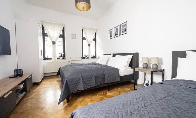 Gohlis Apartment | Stylish 3-Bedroom Apartment in a Pet-Friendly Escape