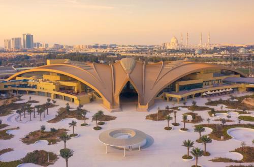 Abu Dhabi Resort | Elegant ERTH Abu Dhabi Hotel with Oceanfront Amenities