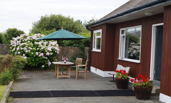 Llanfair House | Erw - Beach 200 yards, beautiful mountain views from property (2 night minimum)