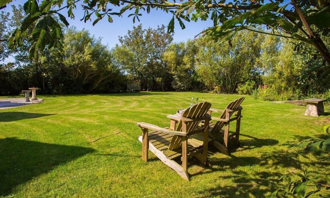 Holyhead Apartment | Erw Fach - Oceanfront Retreat with Sea Views for 9 Guests