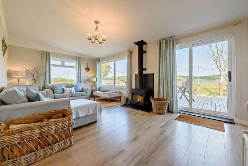 Llansteffan House | Pet-Friendly Retreat at Eryl: Perfect for Families