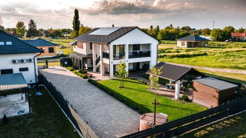 Morahalom House | Top-Rated Erzsébet Vendégház Mórahalom with Hot Tub Access
