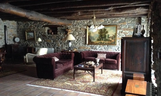 Portela de Portomourisco Cottage | Idyllic Rural Retreat with Pool and Spa Amenities
