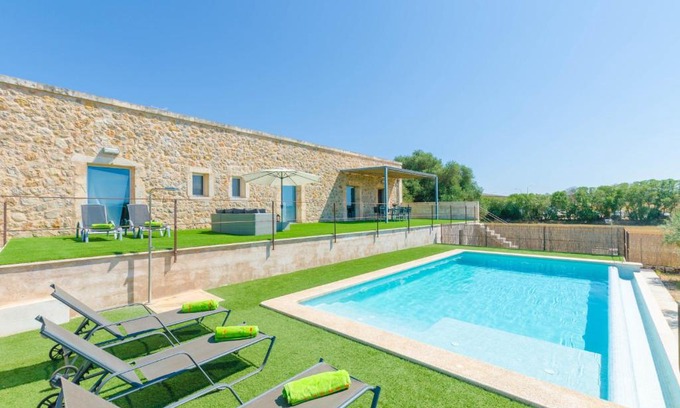 Maria de la Salut Villa | Discover Es Gassons: Family-Friendly Hotel with Pool