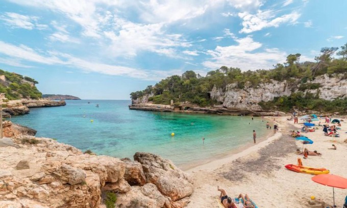 Cala Llombards House | Oceanfront Retreat: Ca Na Rosa with Spa and Breakfast