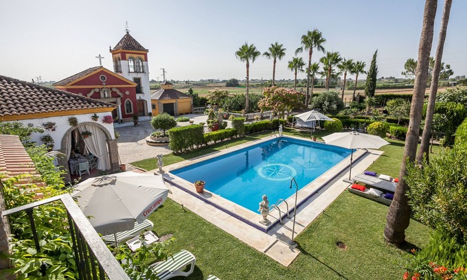 Los Palacios y Villafranca Villa | Idyllic Country House Near Sevilla with Pool and Gardens