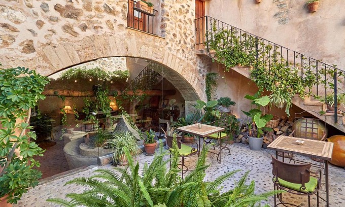 Estellencs House | Discover Es Nord: Family-Friendly 4-Star Retreat