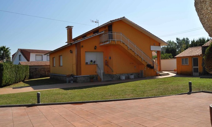 O Grove House | Explore Cacheiras Aurea House: Pet-Friendly Family Retreat